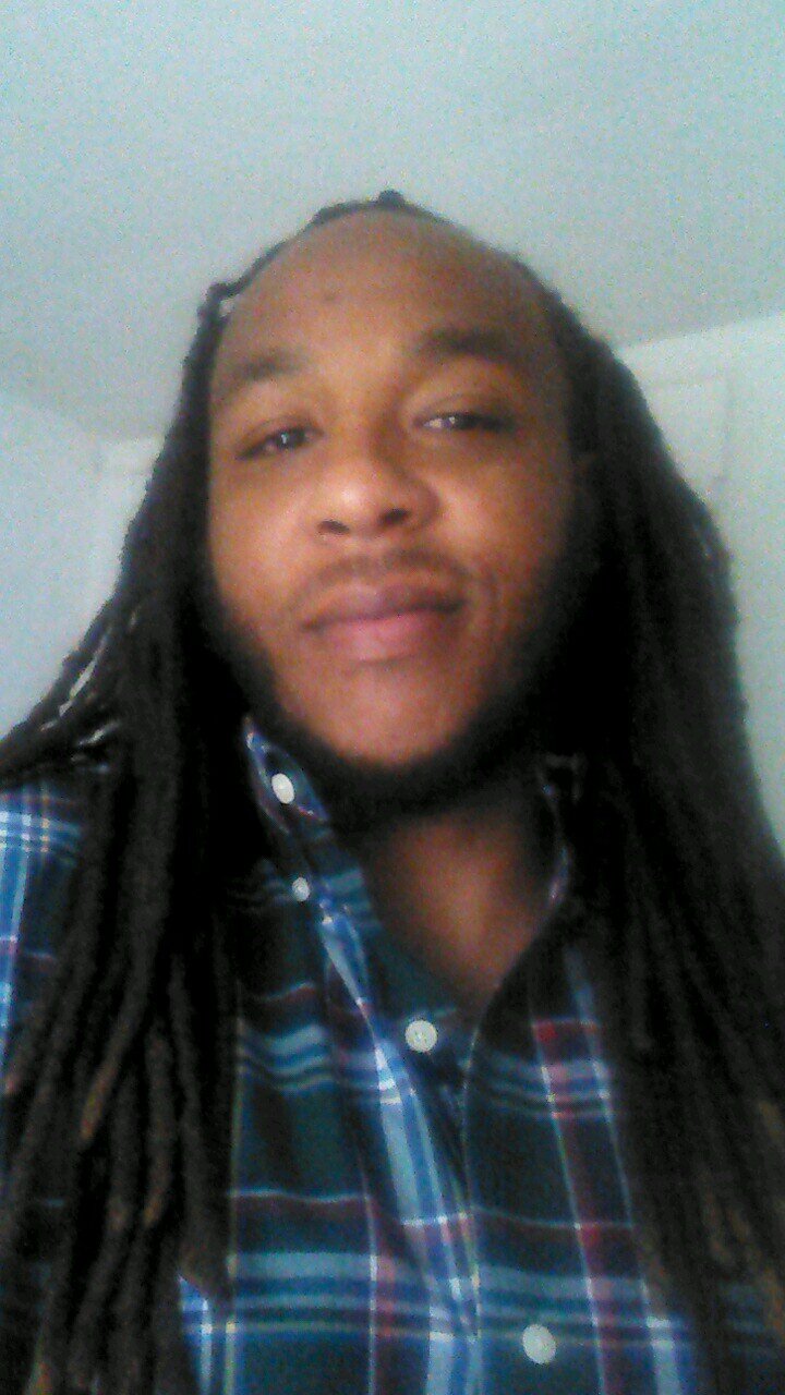 tatted up dread head nigga. throwing up dat 5 star u already knw keep it bloodie to da right shout out to all my damu5 ***** eastside 050 bloods.