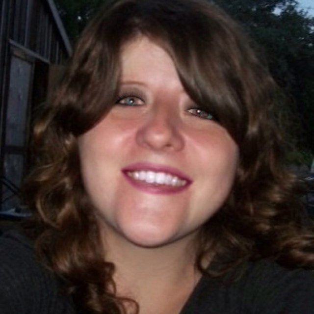 Information junkie, computer geek, foodie and fun fact addict that thrives on laughing. Make me laugh.