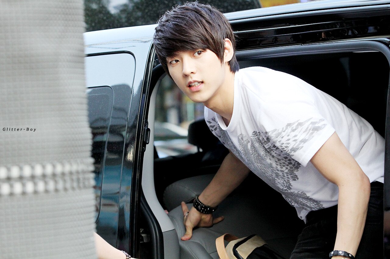 Minhyuk BTOB แห่ง Café Both  I'm not your toy,but I'm your  boy~ ♥
 Not Real Open 25/12/12 ;; Real @btob2mh
♥