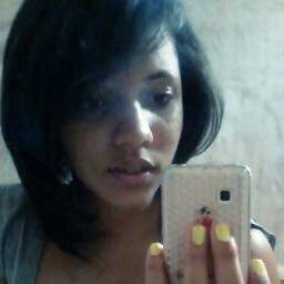 ზ  Sou uma mistura de menina e mulher ... e isso é o que me torna especial '