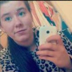 I love 1D,McFly,LM,Animals,Gummy Bears,My friends And Boys follow me if you do too :) yes the profile pic is me :/ ugly i know follow me i follow back #promise