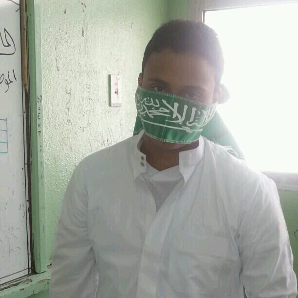 أحبك حب ما بعده حسافة
أحبك والهوى يجمع ثلاثة
قلب وقلبك والمسافة