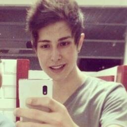 Eu, Ri, bebi, cresci, evolui, me iludi, me fudi, mas não morri. Eu beijei, sonhei, errei, me decepcionei, apaixonei, mudei, enfim eu vivi. =))
