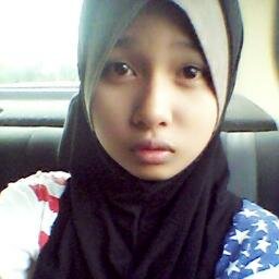Hai , nama saya izzati panggil saya zati je oke .. :)