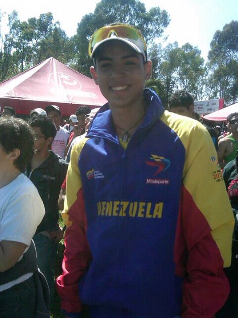 Conocido no es amigo, sexo no es amor, y reir no significa ser feliz. ;) 100% Triatleta