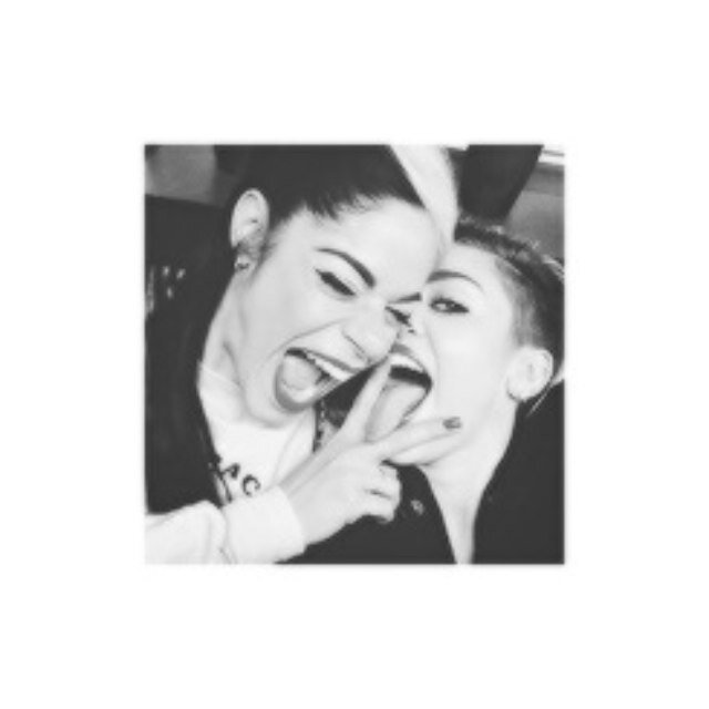 ||One direction|miley|the pretty reckless|gleek|non sono una lovatic,ma amo demi||. i wanna be an angel,In sky,with cory. 28-06-14,finalmente ci sarò.