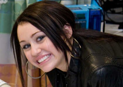 Daughter of Billy & Tish Syrus. 5 siblings. Birth name Destiny Hope, nickname Smiley shortened to Miley.