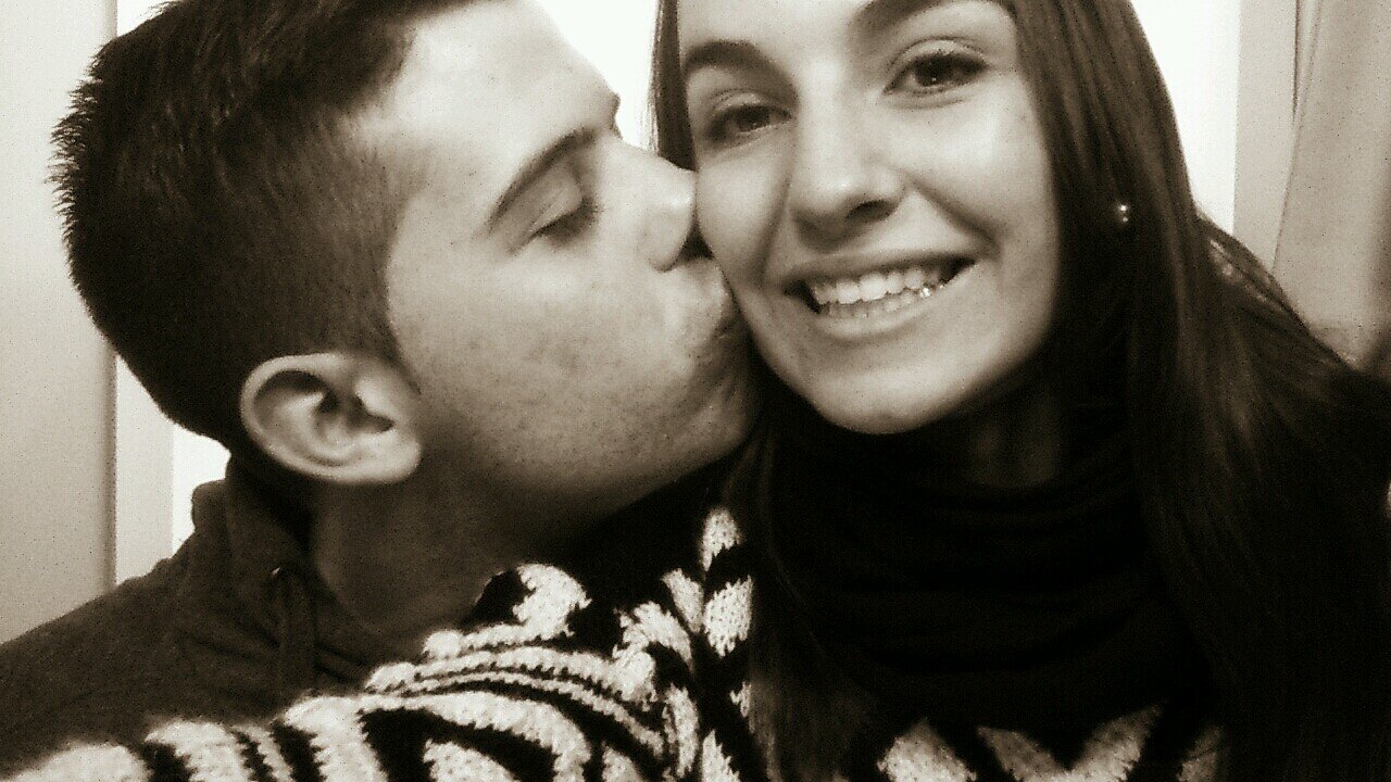 Siempre con una sonrisa para quien lo merece. No es mas rico el que mas tiene, sino el que menos necesita, yo solo le necesito a él    @litos_15 ♥