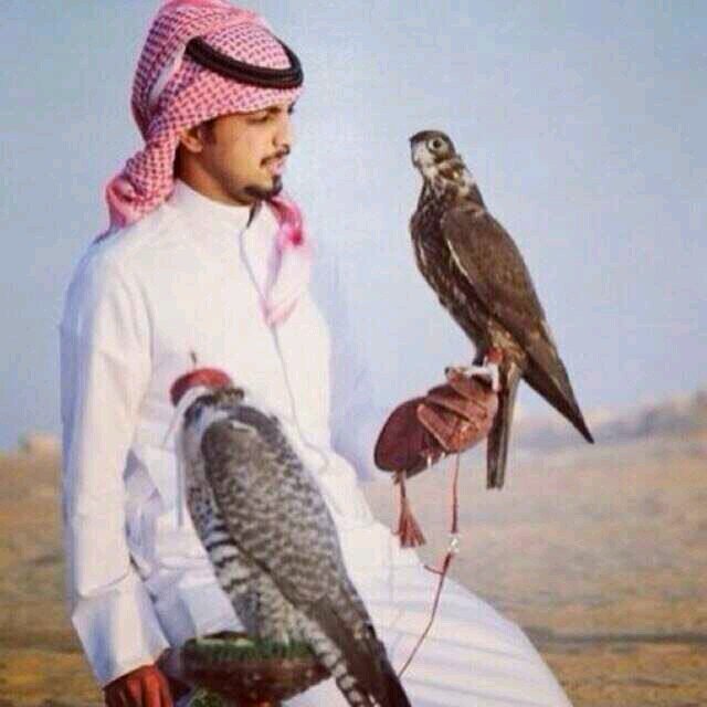‏‏‏‏الصاحـب اللـي بالمصالـح يـخـاويـك
فرقـاه ما يبغي لها مشاريـه و عتاب
والصاحب اللي في المصايب يواسيك
خـلـك معه حتى على قطع الأرقـاب