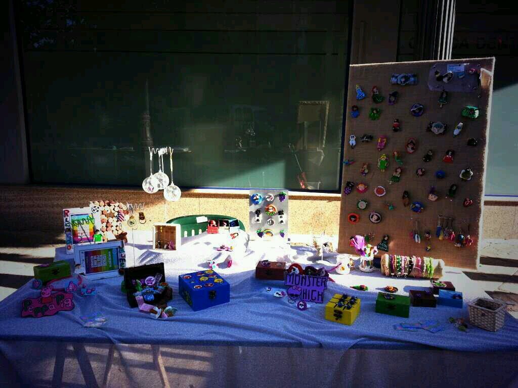 broches hechos a mano, personalizables, llaveros, portafotos, pendientes +anillos... y mil cosas mas!