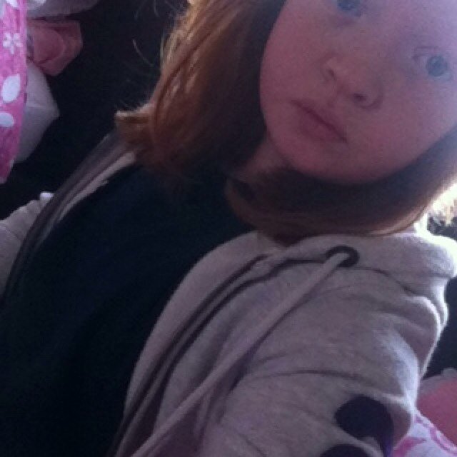 hey my names Olivia and I love to sing and dance in my room all alone :) x