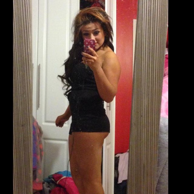 iza935749's profile picture. 