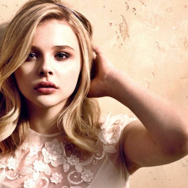 I'm Jessie Monroe. I love to read! Take adventures! Solve mysteries! I can help anyone with anything. 
Adoptive Dad: @KingOfFrostRP