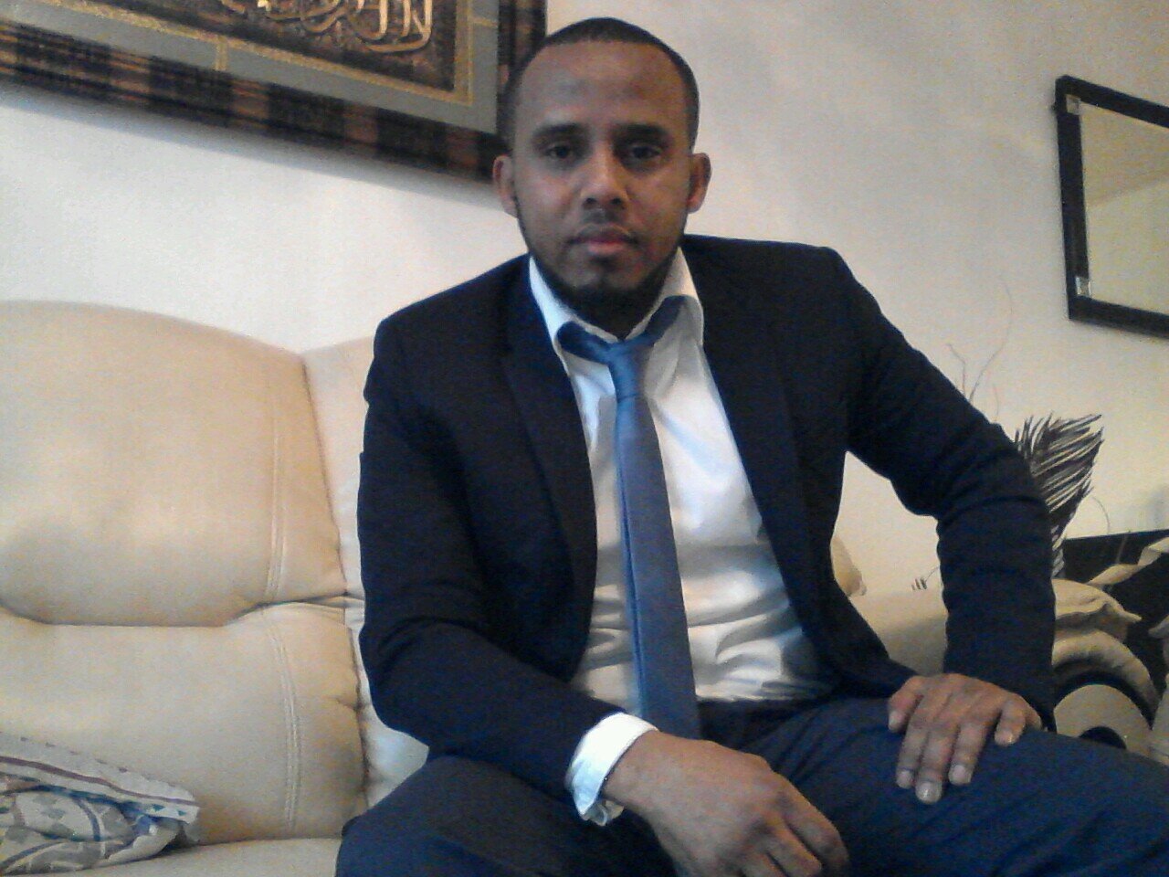 Entrepreneur sur le domaine d'interprète et fonctionnaires d'État à la municipalité de la ville de Dordrecht.

HSTV/Houssein Somalish Tolk en Vertaalbureau.
