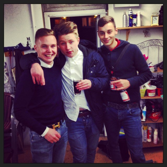 Instagram -REECETHEO 
7c371126 add my pin