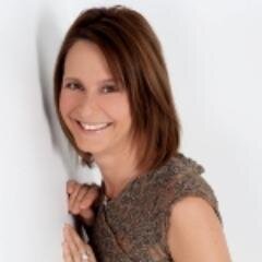 International Professional Organiser & Productivity Expert. Practical solutions to de-clutter, simplify & organise your home, office & life to free up your time
