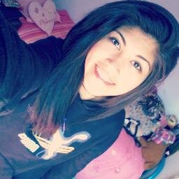Toma mi mano ,no te dejes caer tan facilmente yo se que eres fuerte