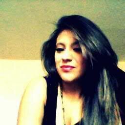 jajjajaj soy risueña y me encanta estar con mis amigas ♥