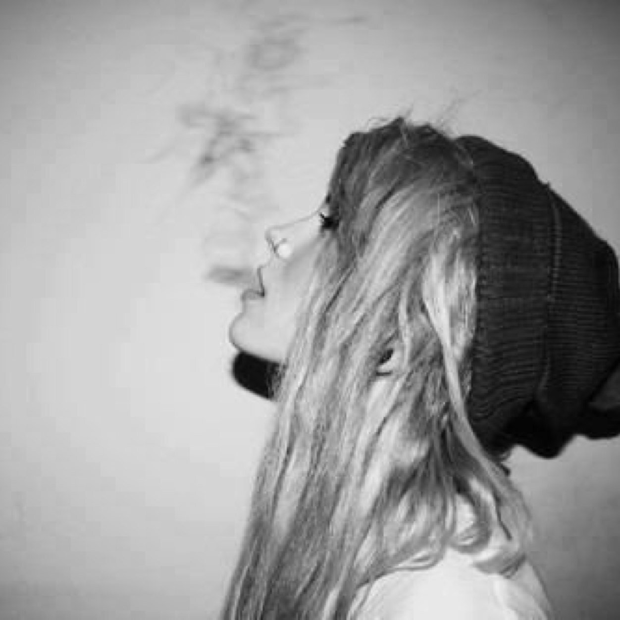 Fakingberry's profile picture. The prettiest faces hide the most