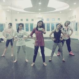 Vocanique Unit Dance Cover. Was debut on July 09, 2013★ Follow the girls~! @juliaalq @MegaUtamiP @nurulpr @MaishaEkaR @ZsaZsaAHanum