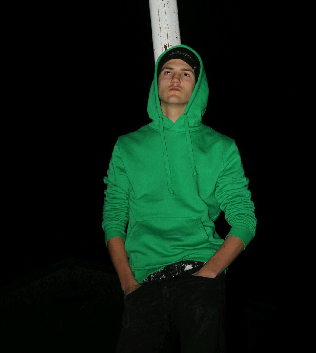 Albertoprialo's profile picture. Todos vivimos bajo el mismo cielo pero cada uno marca su propio horizonte