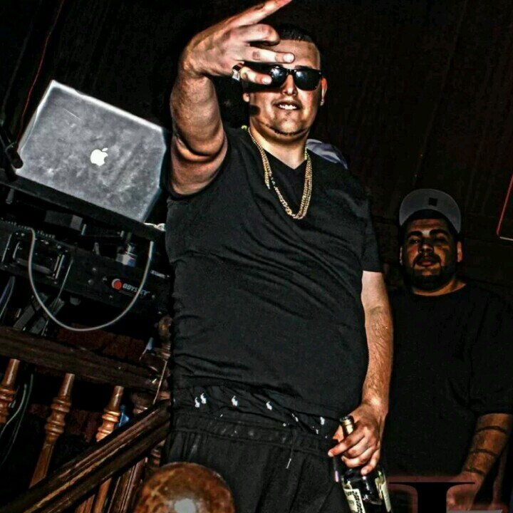 CEO OF LEGENDARY $WAG Follow Me on Instagram @LegendaryKris_