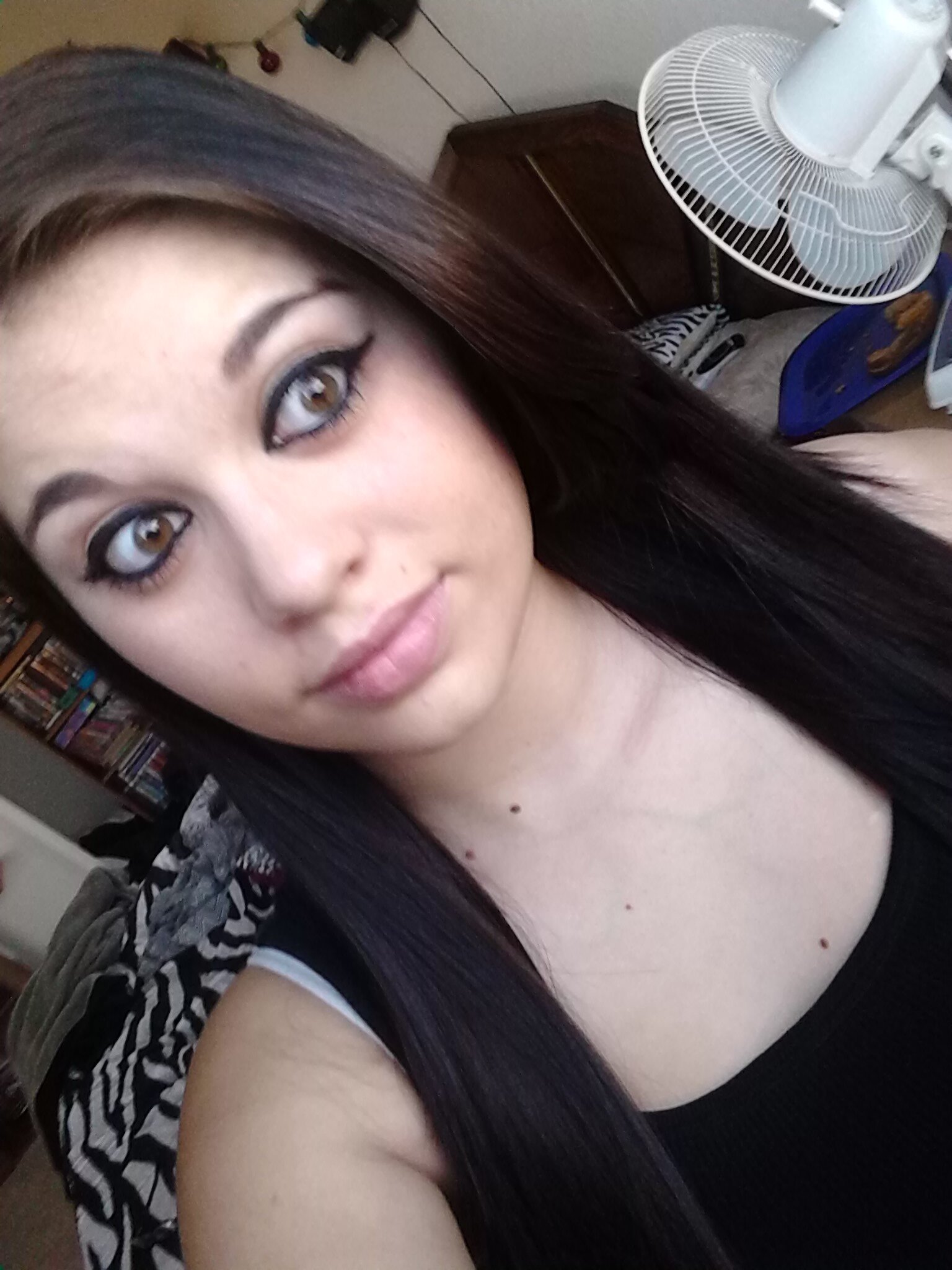 #LivingLifeWithNoRegrets♡ Mommy To Be!♡ Love To Have Fun & Down For Everything!♡ Anyways Follow Me(;
