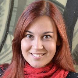 Escritora que sueña, crea, teclea e imparte formación literaria en @comoserESCRitor