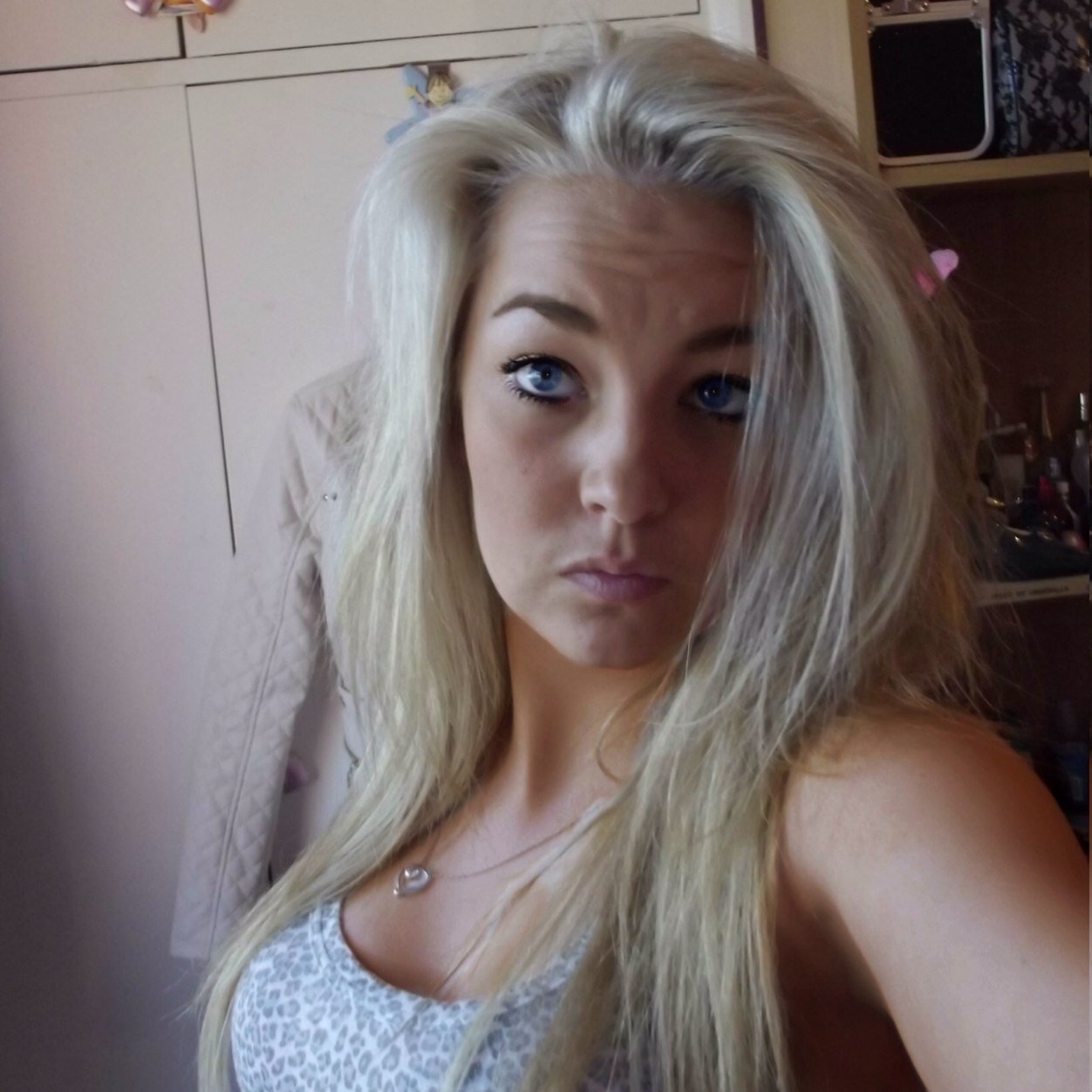 So I'm 5ft4/5 Idk and I have small feet. I guess I'm that drunk blonde girl dancing with the floor                 Tweet it Bitch