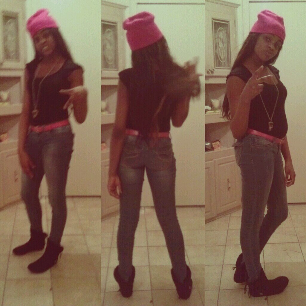 I like good weed i like bad bitches that can roll it up
And a rider thats gon hold me down no matter what @x_prettypretty