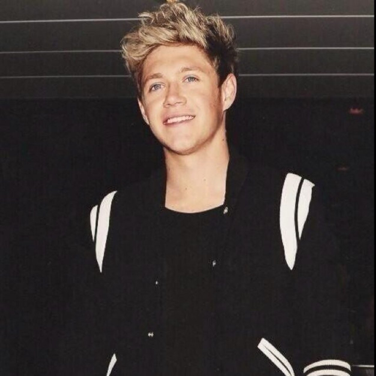 FOLLOW ME BACK ON ---@Harry_Girl16 ..xx