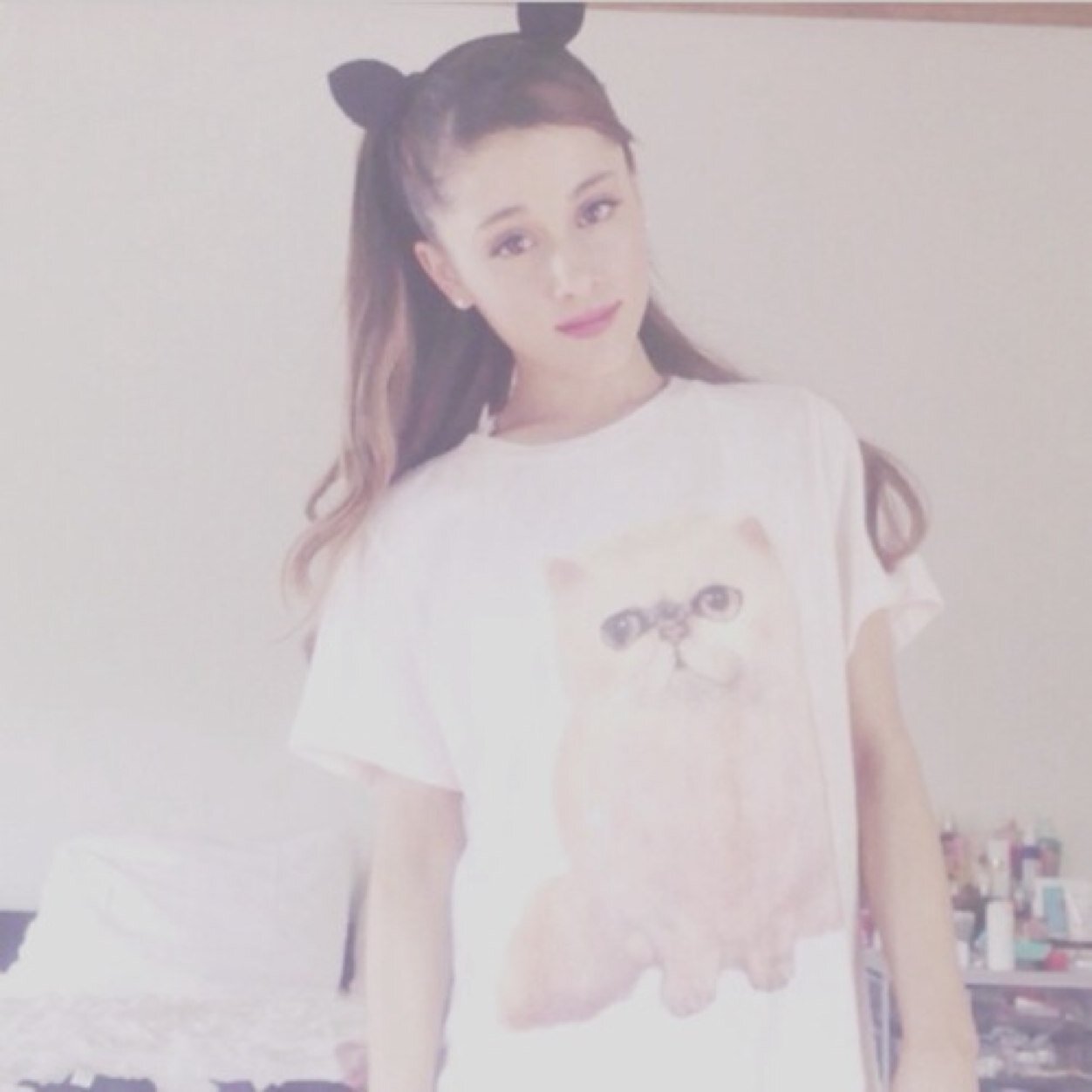 I GAVE YOU A FREE FOLLOW PLEASE NOW FOLLOW @shhnialI I LOVE YOU. ask for a follw back if you want!!!!!