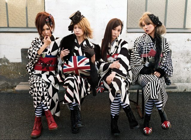 SCANDALbotです。SCANDAL好きな人はフォローお願いします＼(^o^)／ほとんど歌詞つぶやくかもです…笑