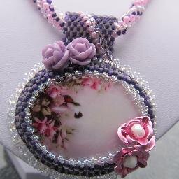 Webshop voor unieke en handgemaakte sieraden. Bead embroidery. Beadwork. Ook voor handgemaakte kraamcadeaus. Ik maak ook op bestelling