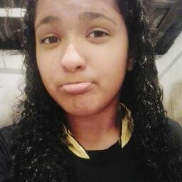Pessoas sorridentes, costumam chorar todas as noites.