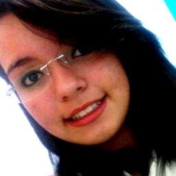 Sou flamenguista, amiga, ciumenta, amavél, inteligente, objetiva e dedicada