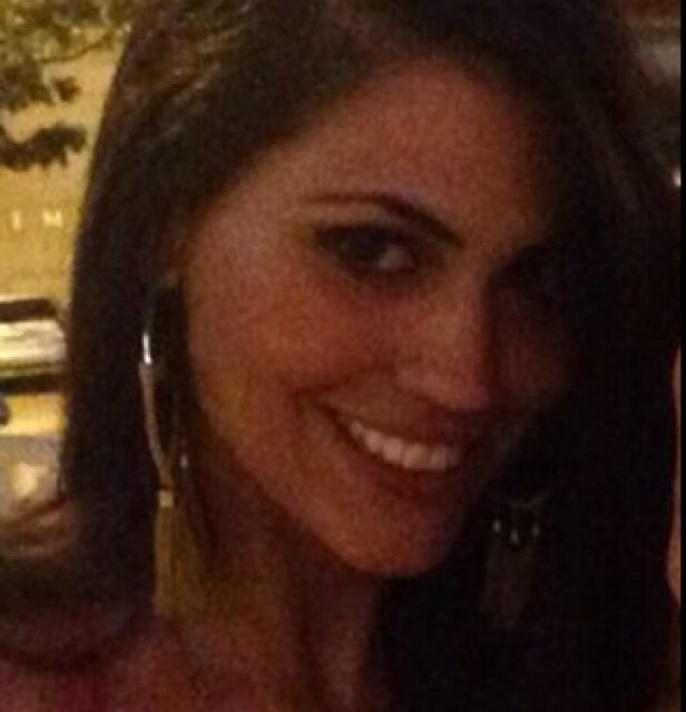Brazilian, Southern girl, Glambassador for Glamour Mag. Married, Love my family & friends. I also Love the beach, Love fashion & Love to travel. Cidadã do mundo