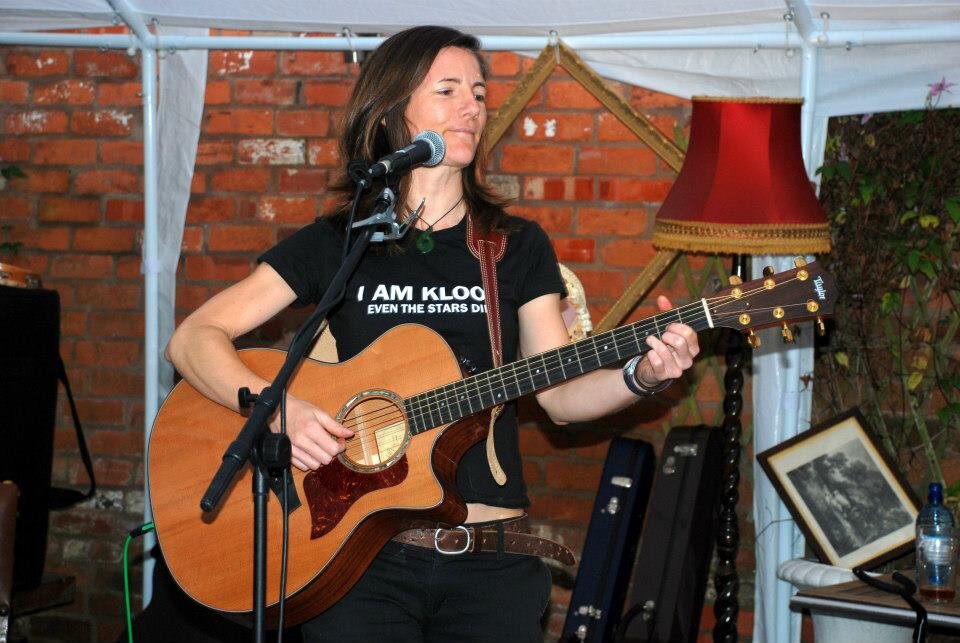 Mum, retired consultant clinical psychologist, singer, songwriter, ironman, writer, one of 5 members of the Midlands Psychology Group https://t.co/R00k0u2wGx