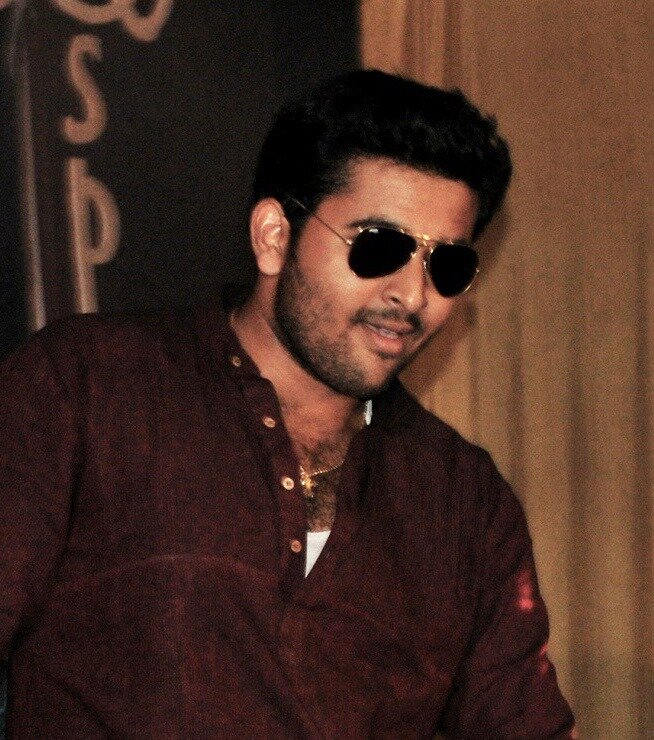 Light.....darkness.....and Life.....:)

Thanks for reading my bio......:)