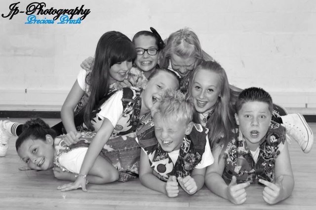 HK Dance centre based in Basildon,Essex 
Teaching street dance classes to all ages! 
Taking kids on from the age of 2 from jan 2013
Beginners -advance