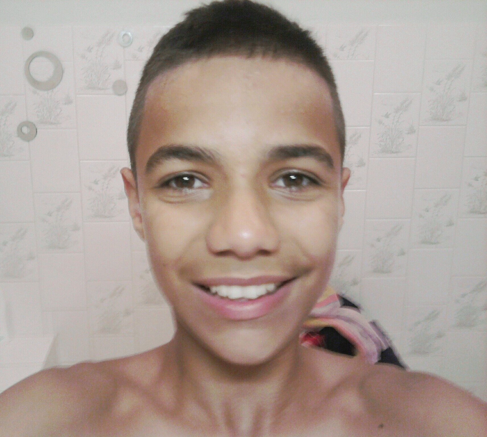Hello! I am Richi... I am 14 years old. I play football ♥... My favorite football player is NEYMAR :)