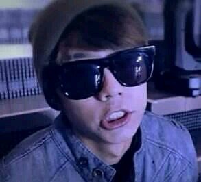 Hello ^^~ I'm V-Hottest, My hus is Wooyoung :* I'm 99er and from HCMC :*