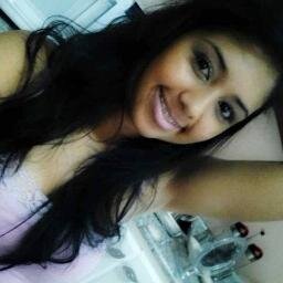 ㅤㅤ..Se me critica é porque te incomodo. E se te incomodo é porque você anda prestando atenção demais em mim =)