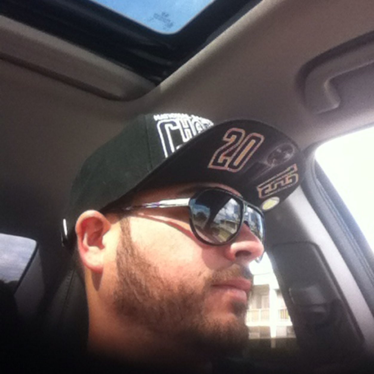 beardedgian's profile picture. .