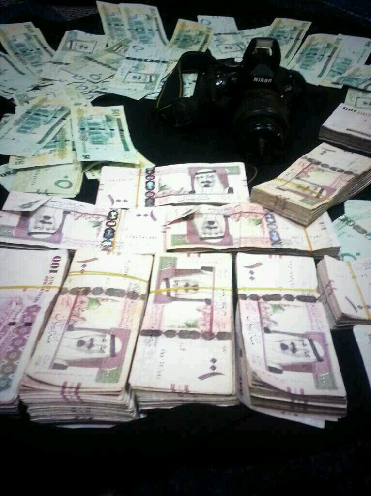 ‏‏هلا ومرحبا ..فيكم كلكم. ..ع قلبي والله. .انا بقبل اي فولو يجيني. .بس اهم شي الأخلاق..     معاكم عسوول من الدمام واتشرف بمعرفتكم..