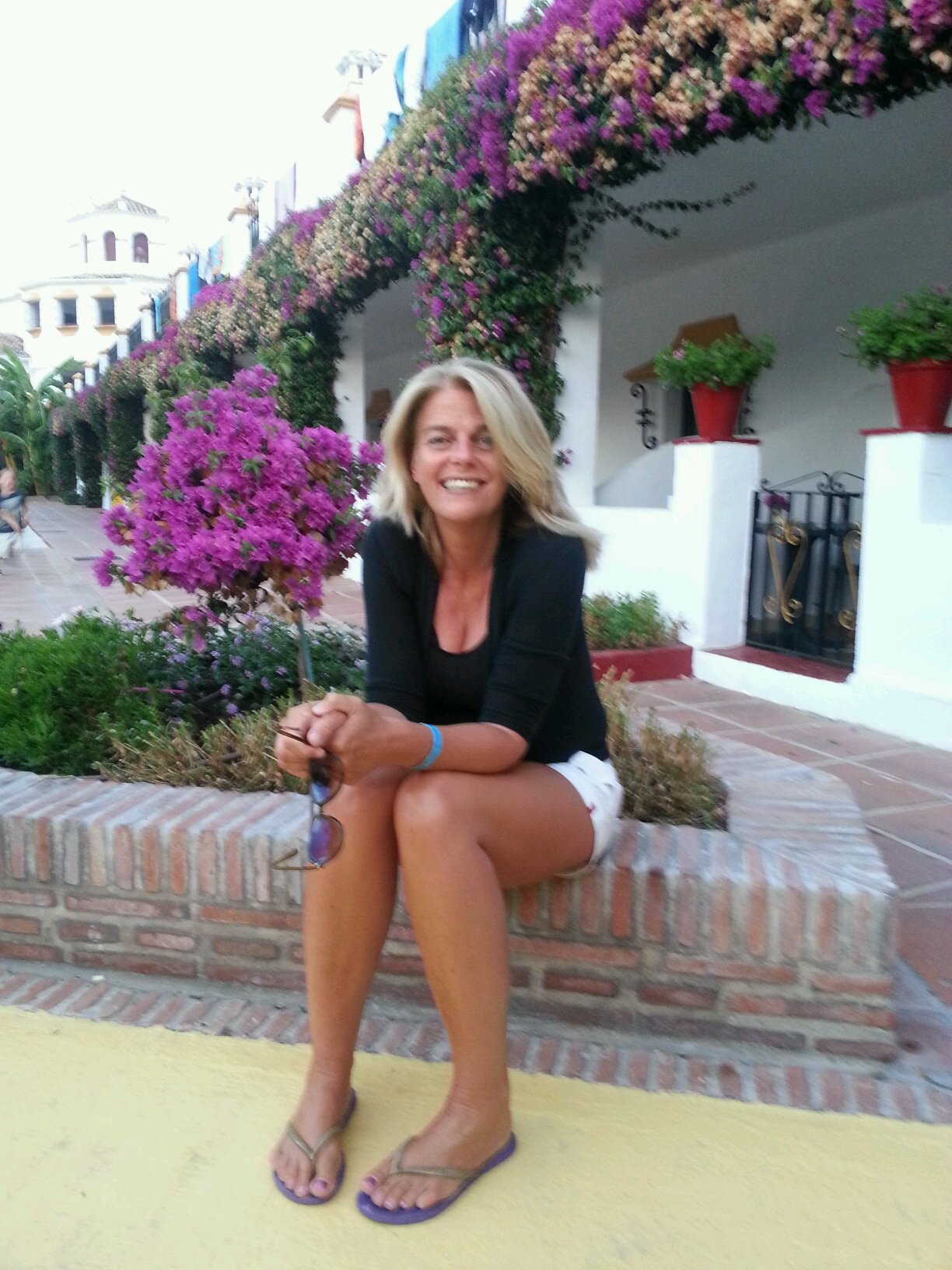 vrouw/moeder[2 zoons]/vriendin/werkzaam in 1e/2e lijns GGZ. Azmn/Indigo. Onlinebehandeling. Genieten van het leven!!!
