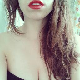 Soy la versión porno-buenorra-remasterizada de Robin Hood. Violo a los ricos para violar después a los pobres. Cantante de un grupo sin componentes.