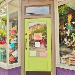 Official Twitter of Chelsea Dry Goods.
Artful USA made Clothing & Jewelry, Eco-Friendly Home Goods, Vintage Items, Nostalgic Toys
Instagram @chelseadrygoods