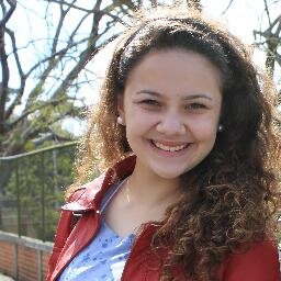 Aquariana, apaixonada por teatro, dançarina,descontrolada, insegura, cheia de manias,
