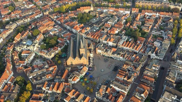 Geniet van al het moois wat de Amersfoortse Binnenstad u te bieden heeft. Breed aanbod van winkels, een enorme diversiteit aan horeca, cultuur en musea.